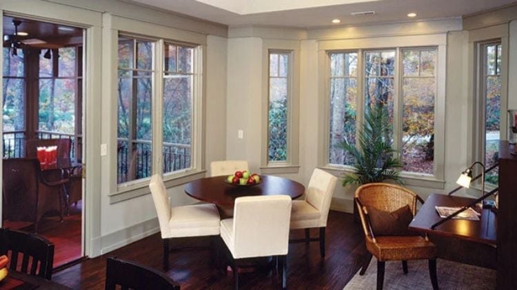 Bay Windows, White Chairs, and a Round Table That Keeps Everyone Equal
