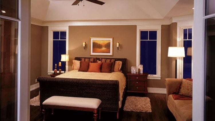 Sleigh Bed, Warm Walls, and Windows That Make the Night Feel Intentional