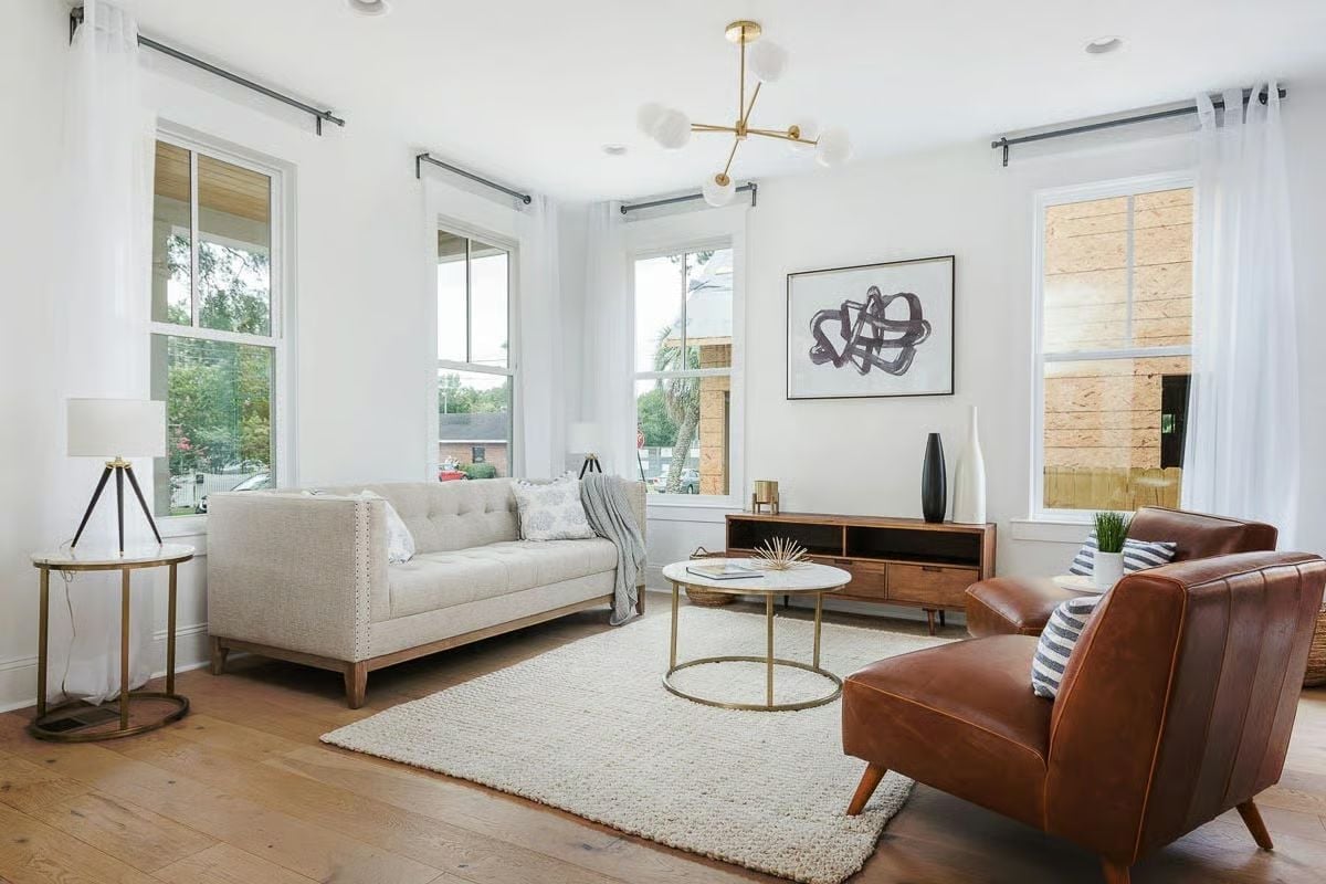 Leather, Linen, and Brass Find Common Ground in This Living Room