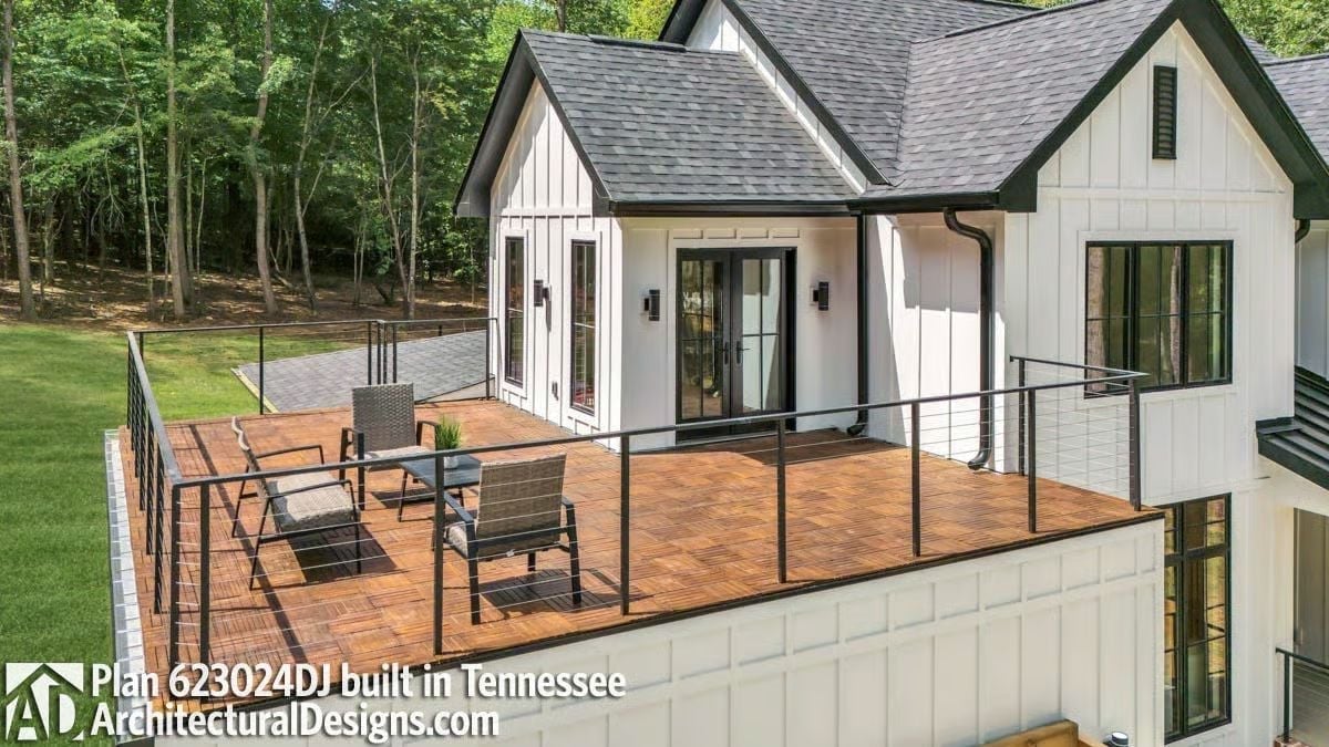 Elevated Deck With Cable Rail Turns the Backyard Into a Destination