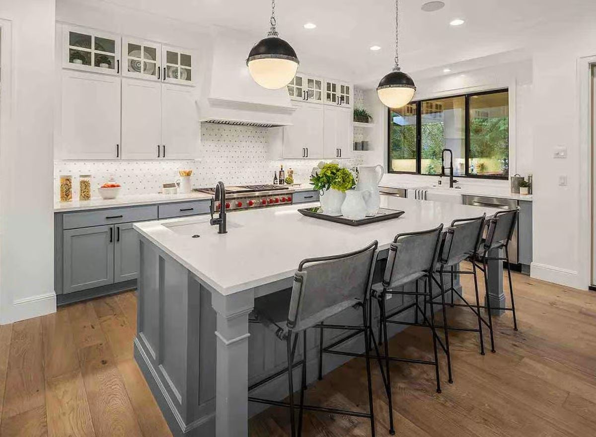 Pendant Lights That Actually Belong Over an Island This Size