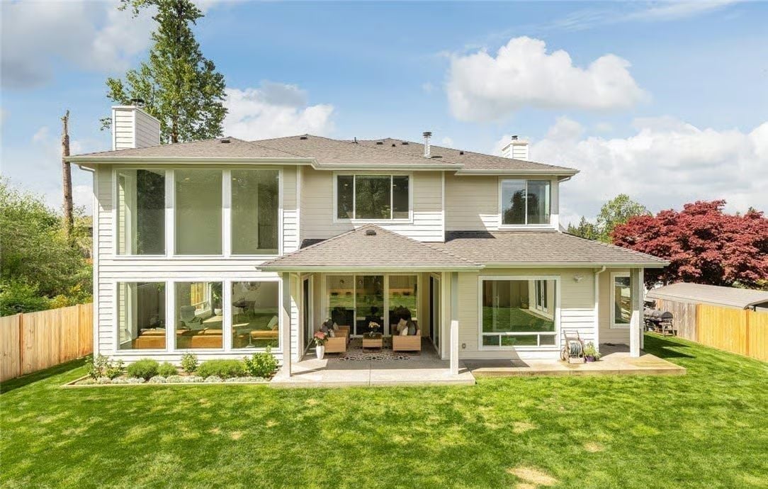 Sliding Glass Walls Turn the Backyard Into a Room You'll Actually Use
