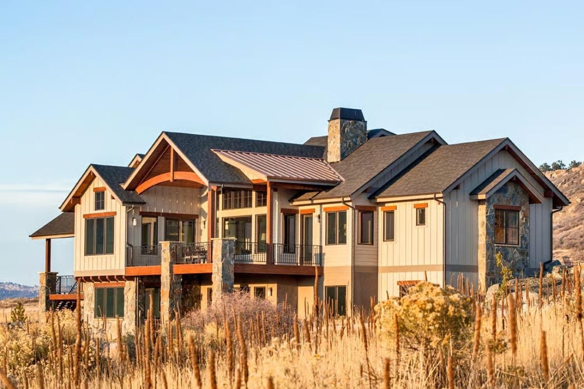 Warm Wood and Stone on a Foothill Perch Built for Wide-Open Views