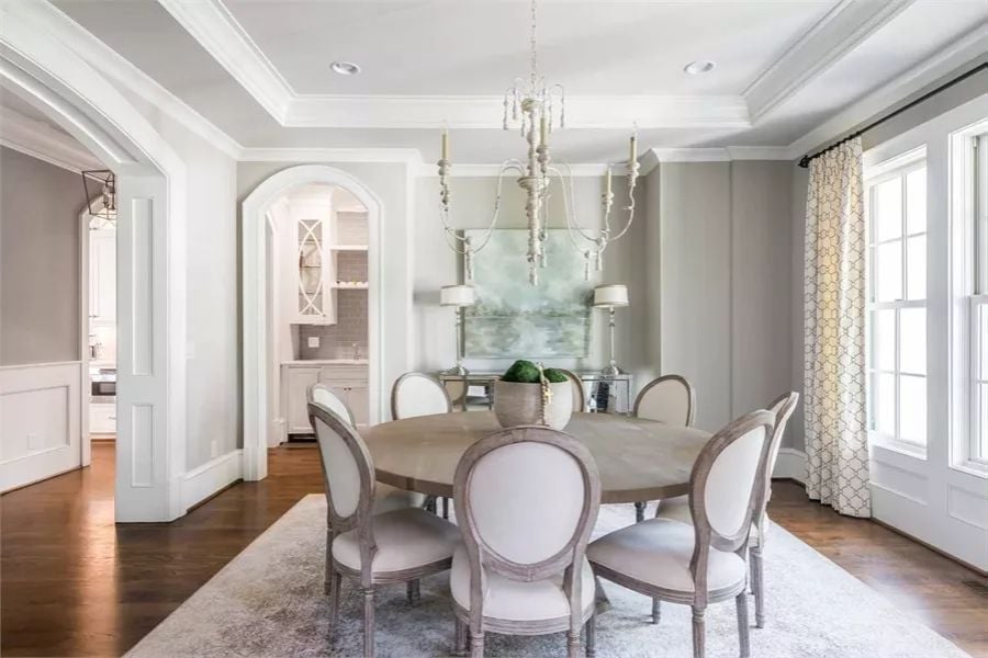 Round Table, Eight Chairs, Zero Arguments About Who Sits Where