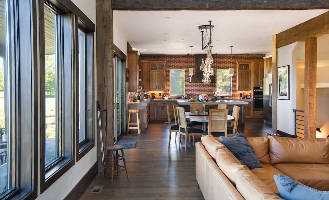 Reclaimed Beams and Brick Find Common Ground in This Open Kitchen