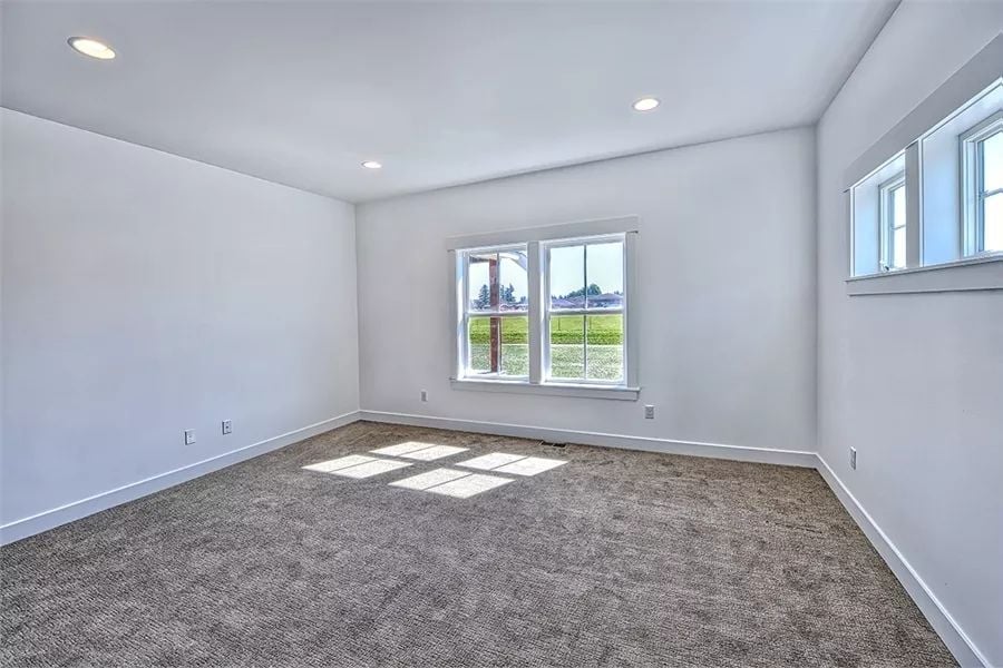 Carpet and Recessed Lighting Keep a Bare Bedroom Ready for Whatever Comes Next