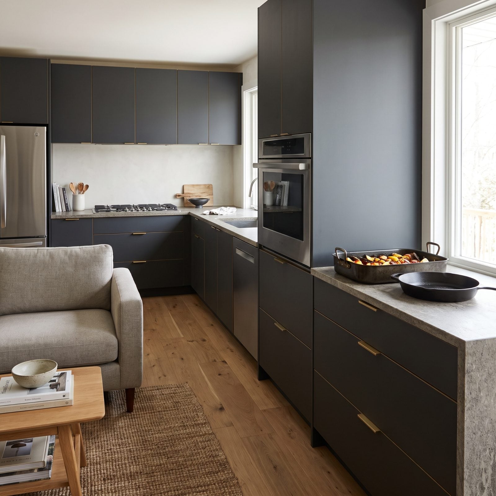 A Landing Surface Beside the Oven for Hot Pans