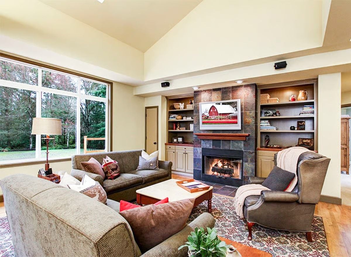 Slate Tile, Open Fire, and Built-Ins That Actually Hold Things