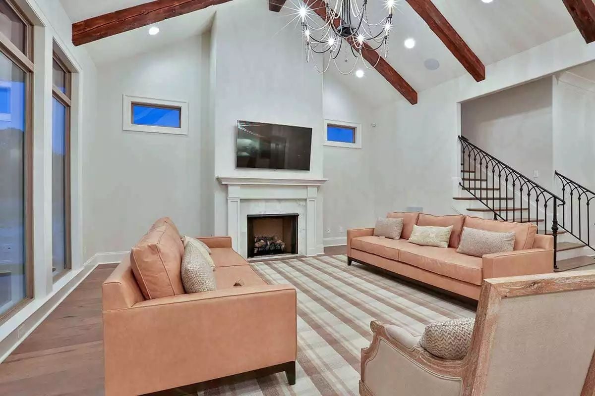 Exposed Beams and Blush Leather Pull This Vaulted Living Room in Two Directions at Once
