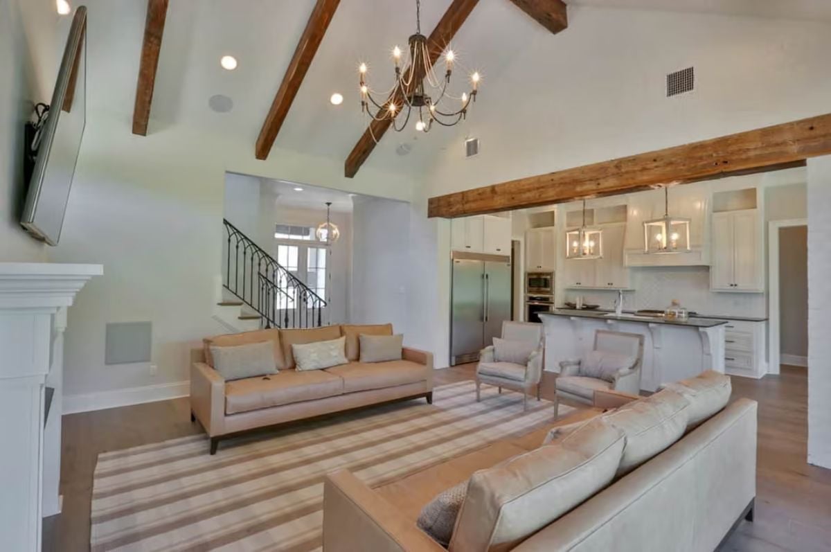 Exposed Beams Meet Leather Sofas in an Open Plan That Actually Works