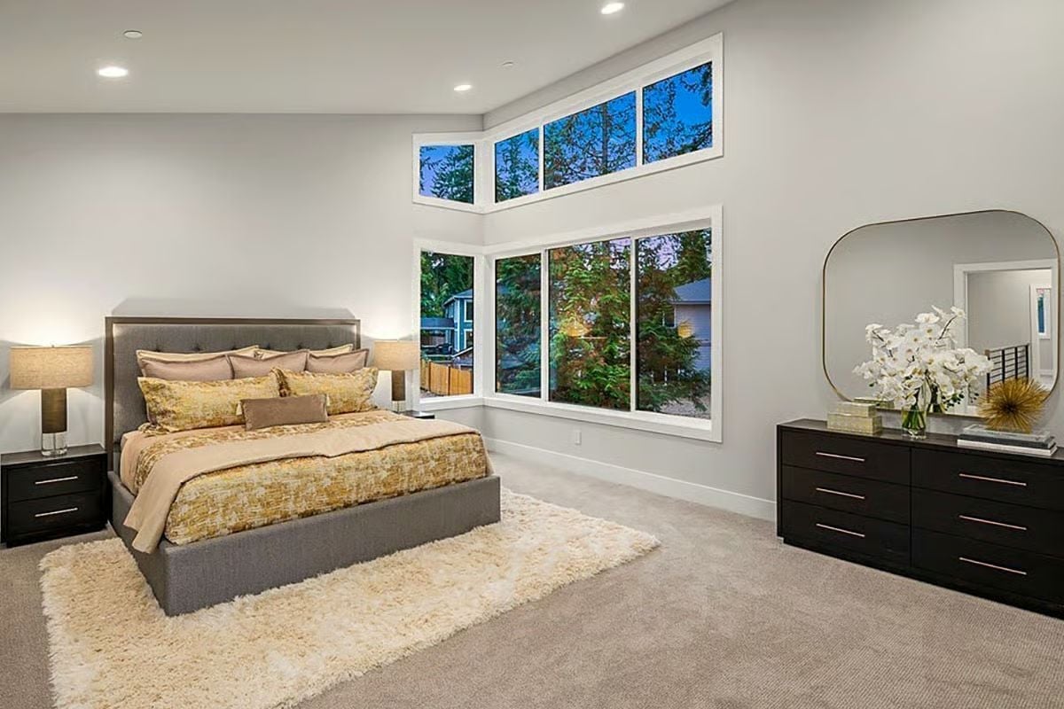 Clerestory Windows That Pull Dusk Into the Room Every Single Night