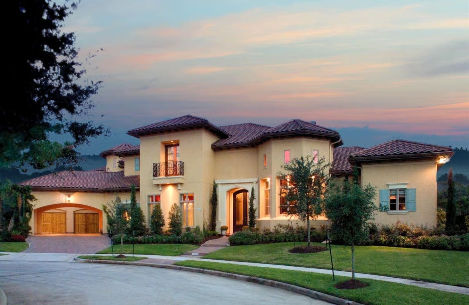 Montefiore 6-Bedroom Tuscan Villa with Loggia Designed for Self-Made Homeowners Finally Building What They Always Wanted (Floor Plan)