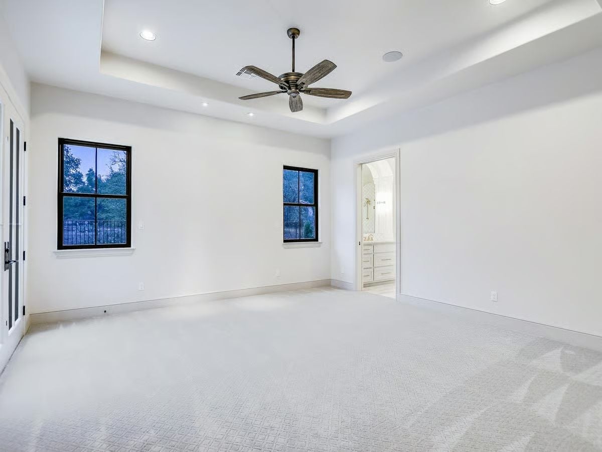 Tray Ceiling and Carpet That Make the Case for a Quieter Master Suite