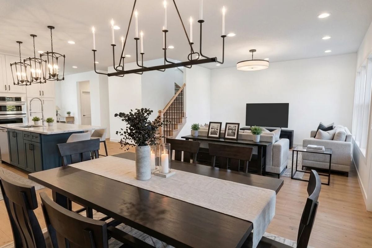Candle-Style Chandelier, Dark Dining Table, and an Open Plan That Actually Delivers
