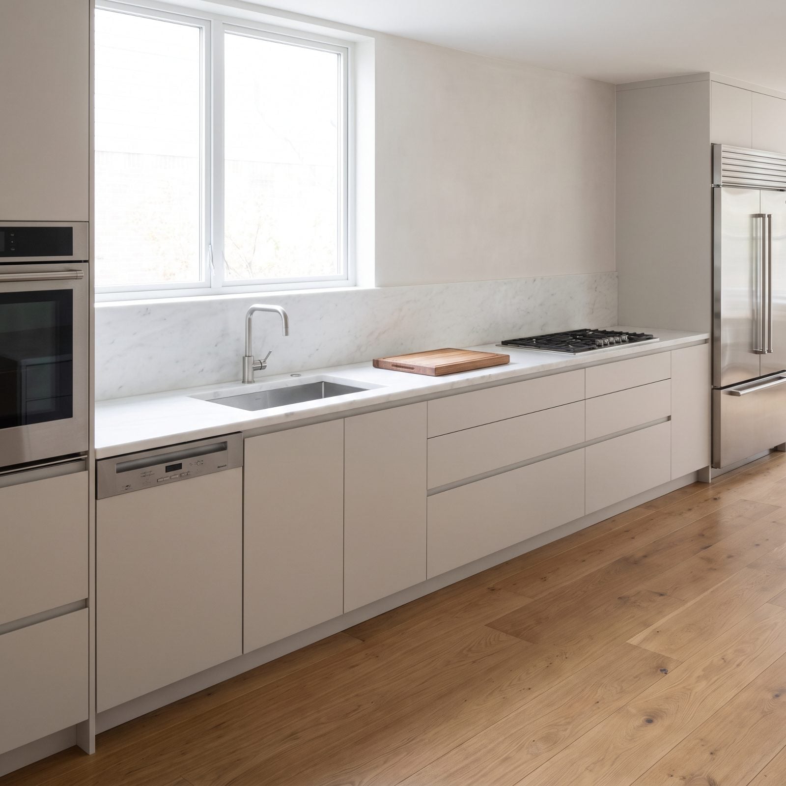 A Large Uninterrupted Prep Surface Between the Sink and Cooktop