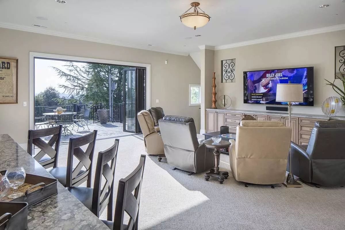 Folding Glass Walls and a Billy Joel Concert: Living Room Goals, Honestly