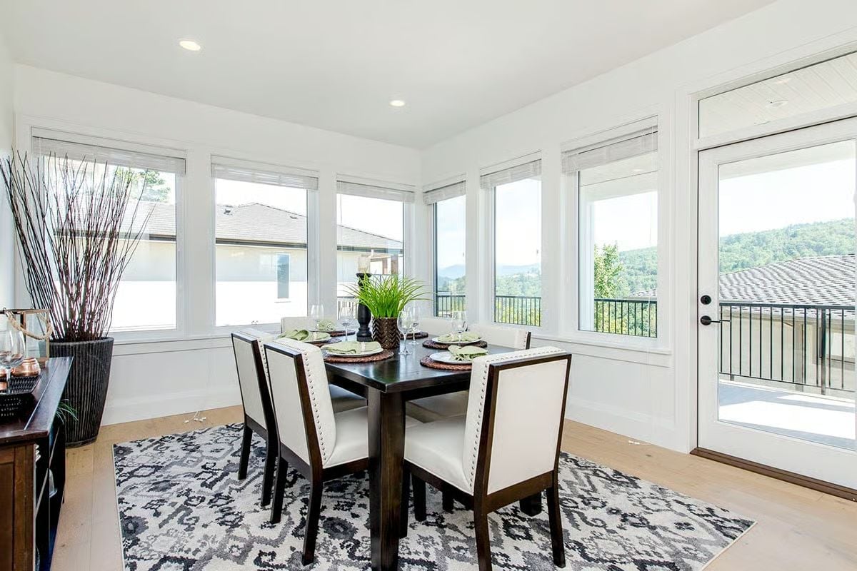 Wraparound Windows and a View of the Hills That Makes Dinner Feel Like an Event