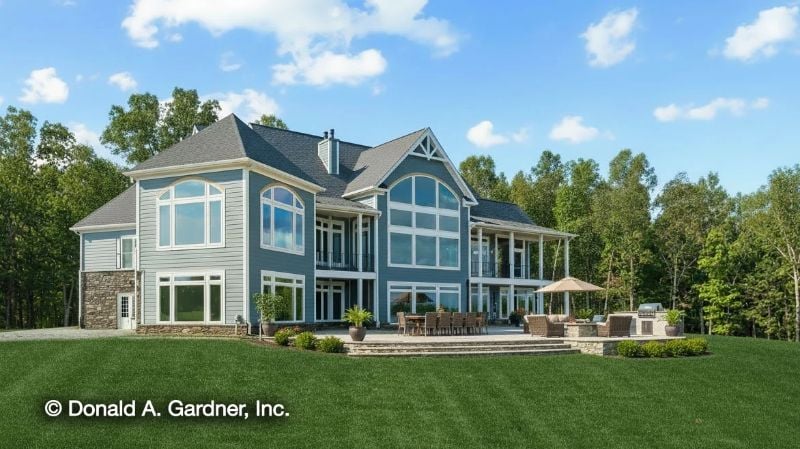 Walls of Glass Out Back Signal That This House Knows Exactly What It's Doing