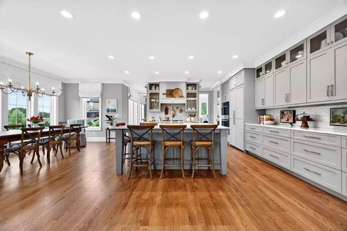 Gray Island, Warm Wood, and Four Barstools That Invite People to Stay