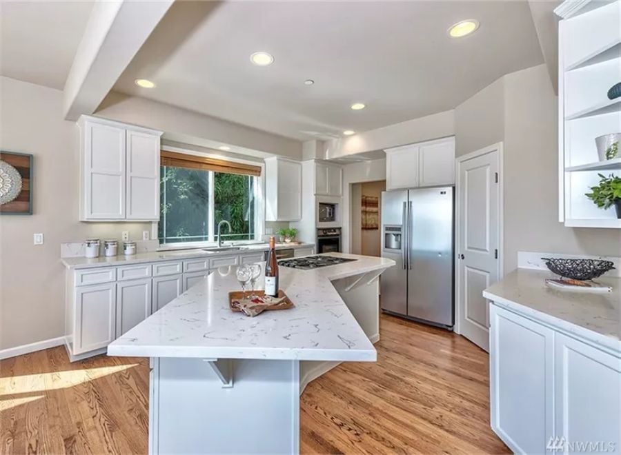 Quartz Island With Gas Cooktop Keeps the Cook in the Conversation