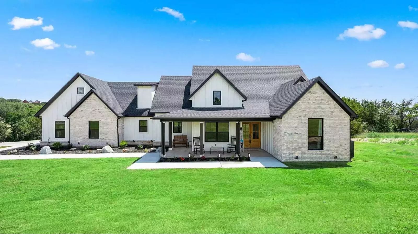 Tunbridge Close 3-Bedroom Modern Farmhouse with Bonus Room Designed for Families Who Outgrew Their Starter Home Three Years Ago (Floor Plan)