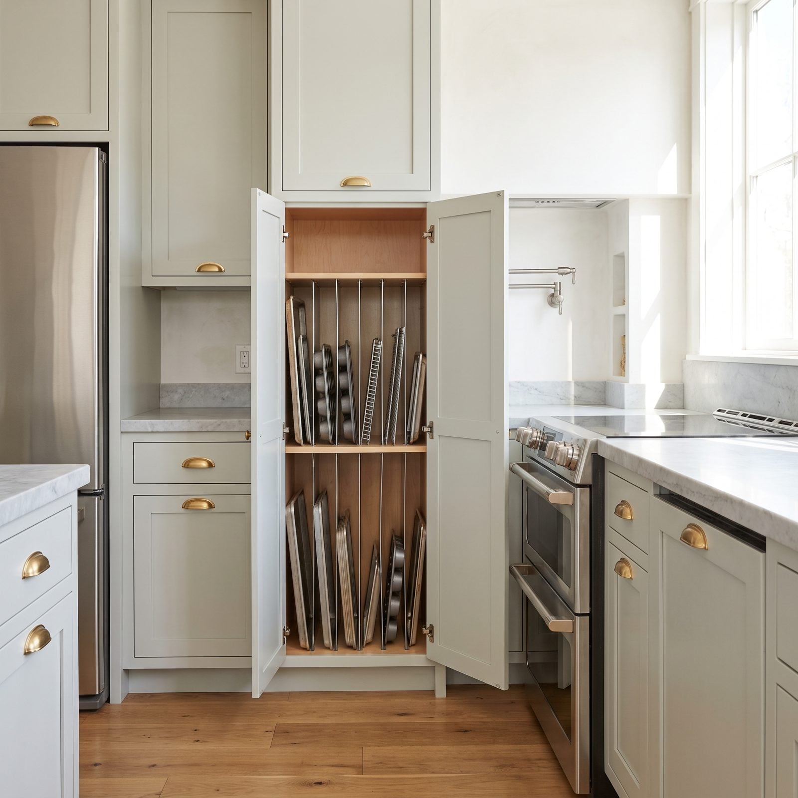 Vertical Dividers for Baking Sheets, Trays, and Cutting Boards