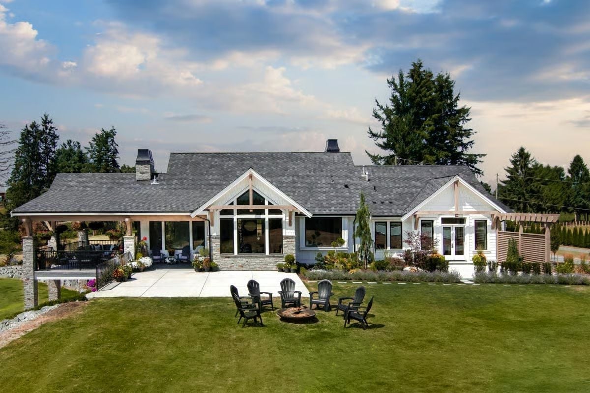 Backyard Fire Pit Setup That Makes the Square Footage Feel Bigger