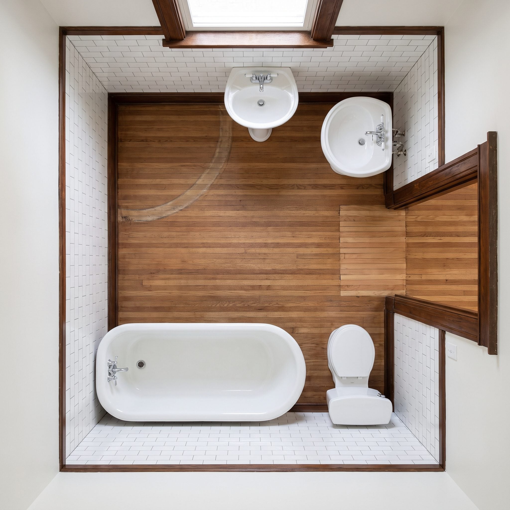 Bathroom with the doorway shifted toward a corner to improve circulation around the vanity