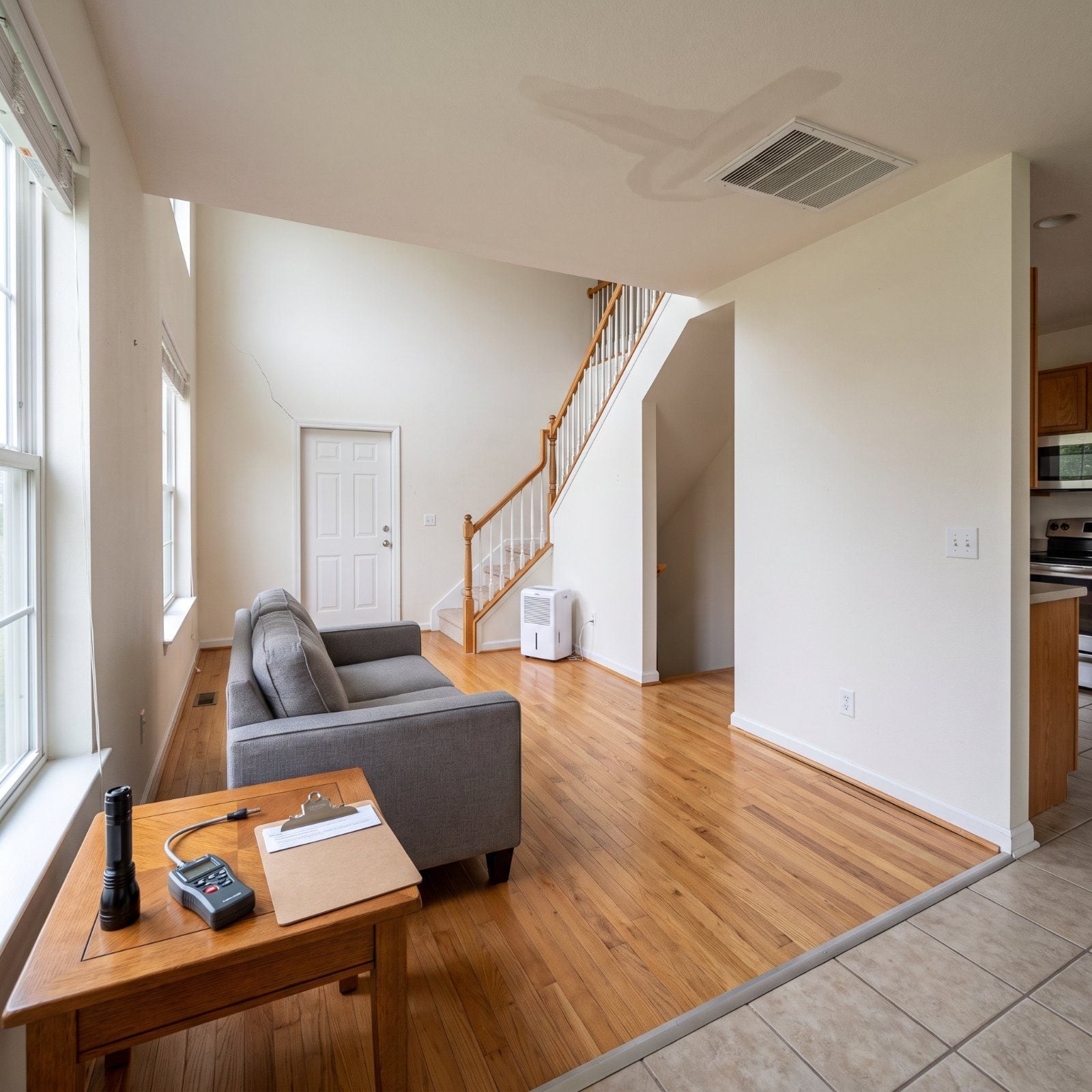 44 Things Home Inspectors Notice Within Five Minutes of Walking In