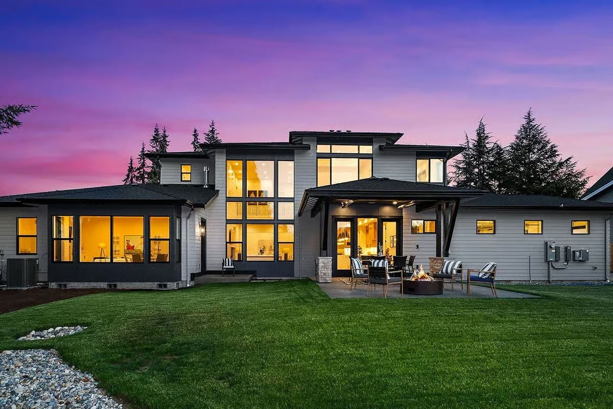 Backyard Fire Pit Setup Worth Staying Home For
