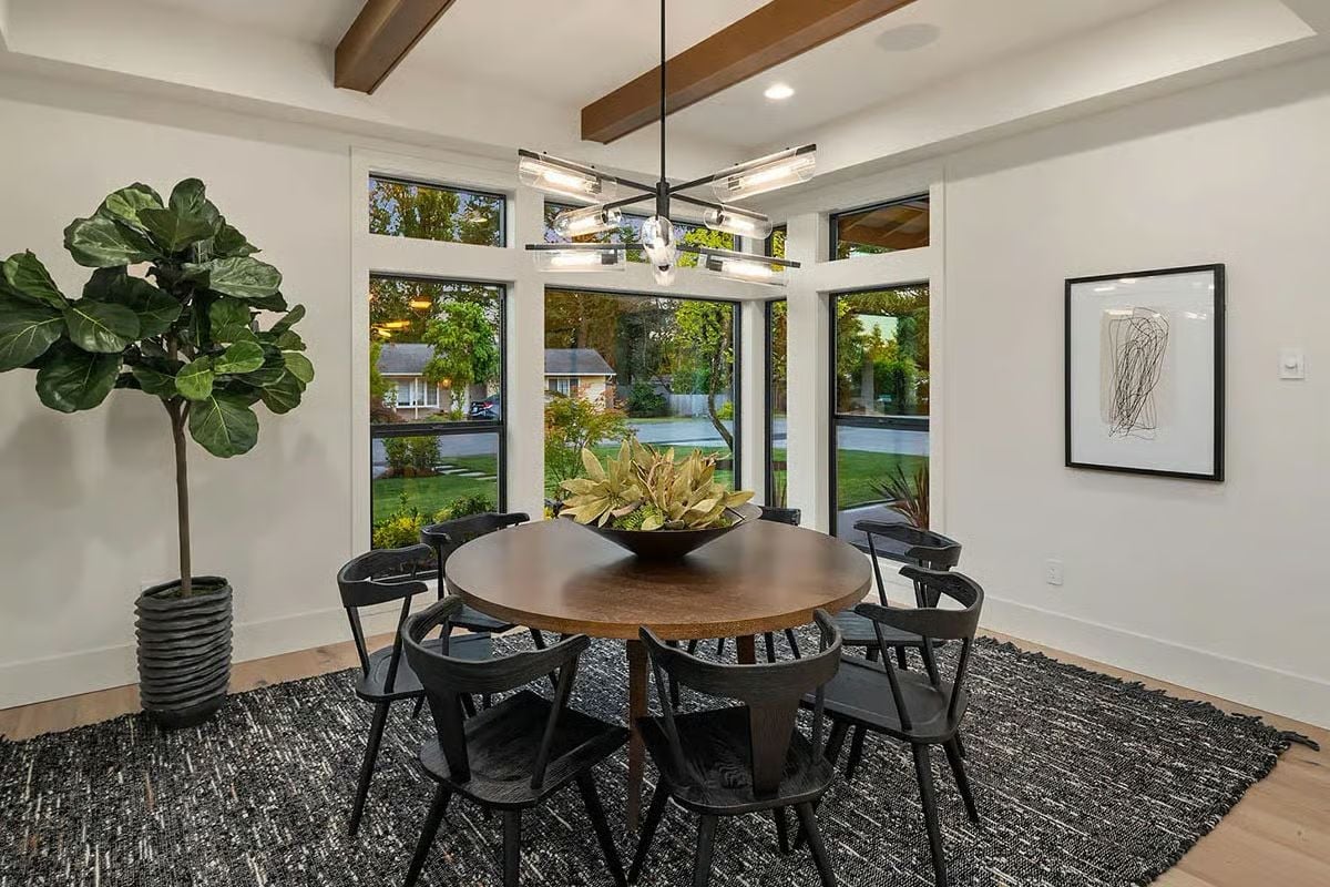 Round Table Energy That Makes Everyone Feel Like They Have the Best Seat