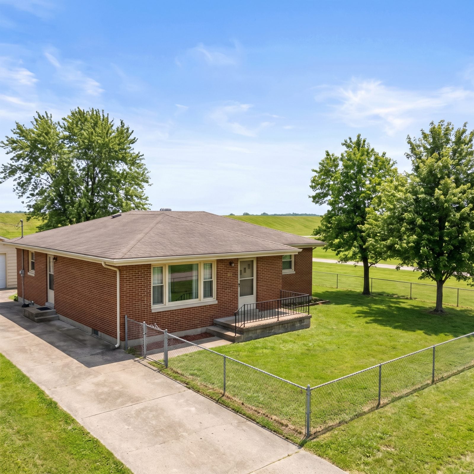 Caruthersville, Missouri, Bootheel Houses Behind the River Levee