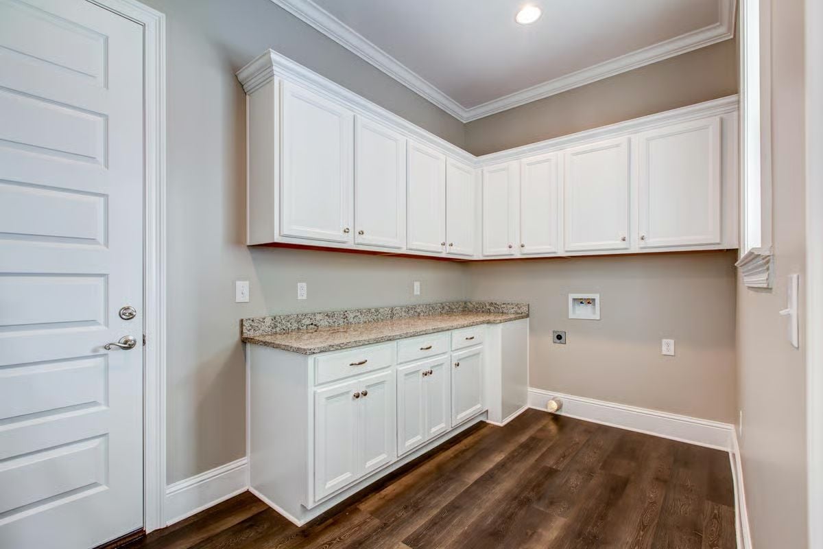 Upper Cabinets That Go All the Way to the Crown Molding