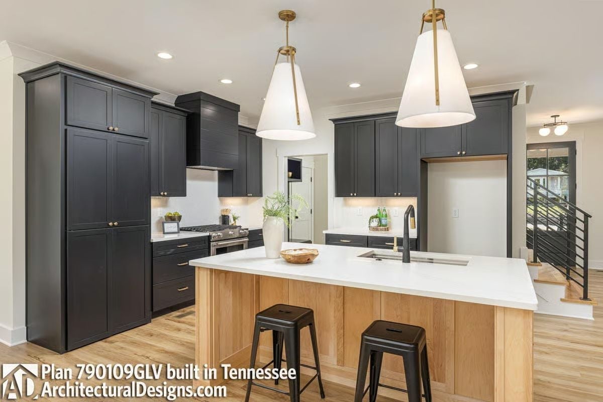 Warm Oak Island, Dark Cabinets, and Brass That Ties It Together