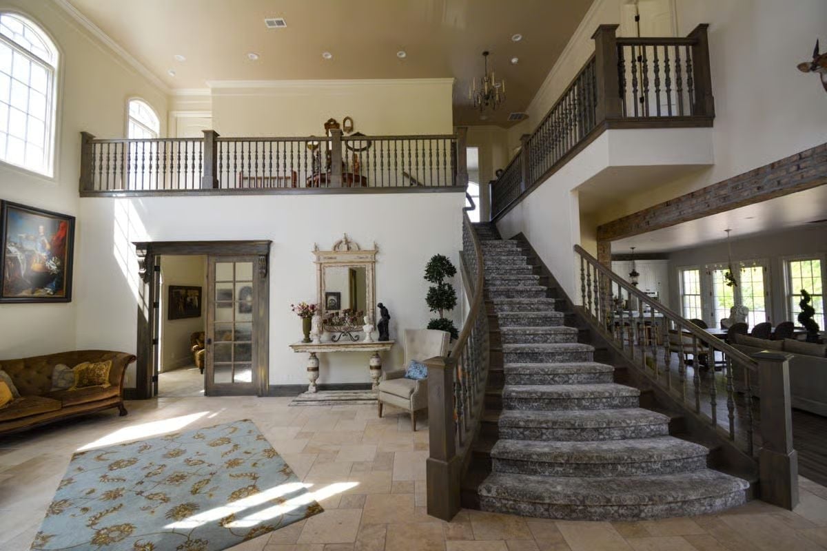 Curved Staircase with Carpet That Actually Has Something to Say