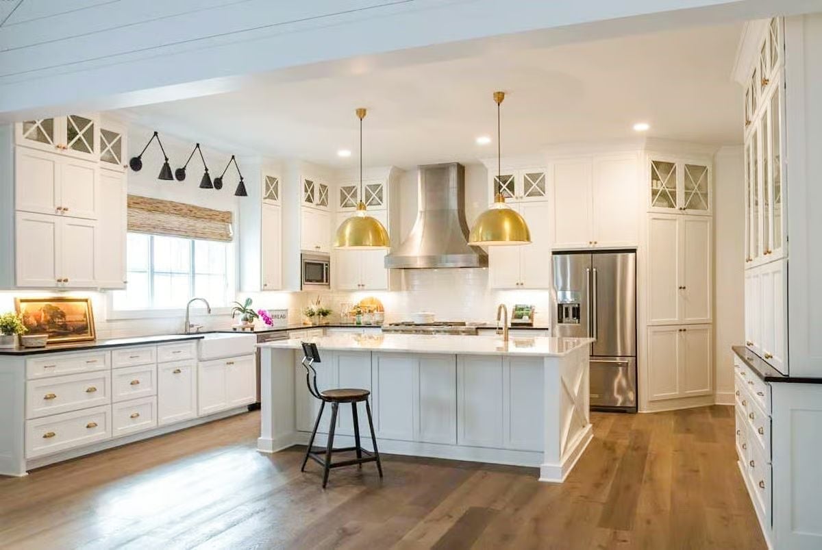 Gold Pendants and a Farmhouse Sink That Make the Island the Center of Everything