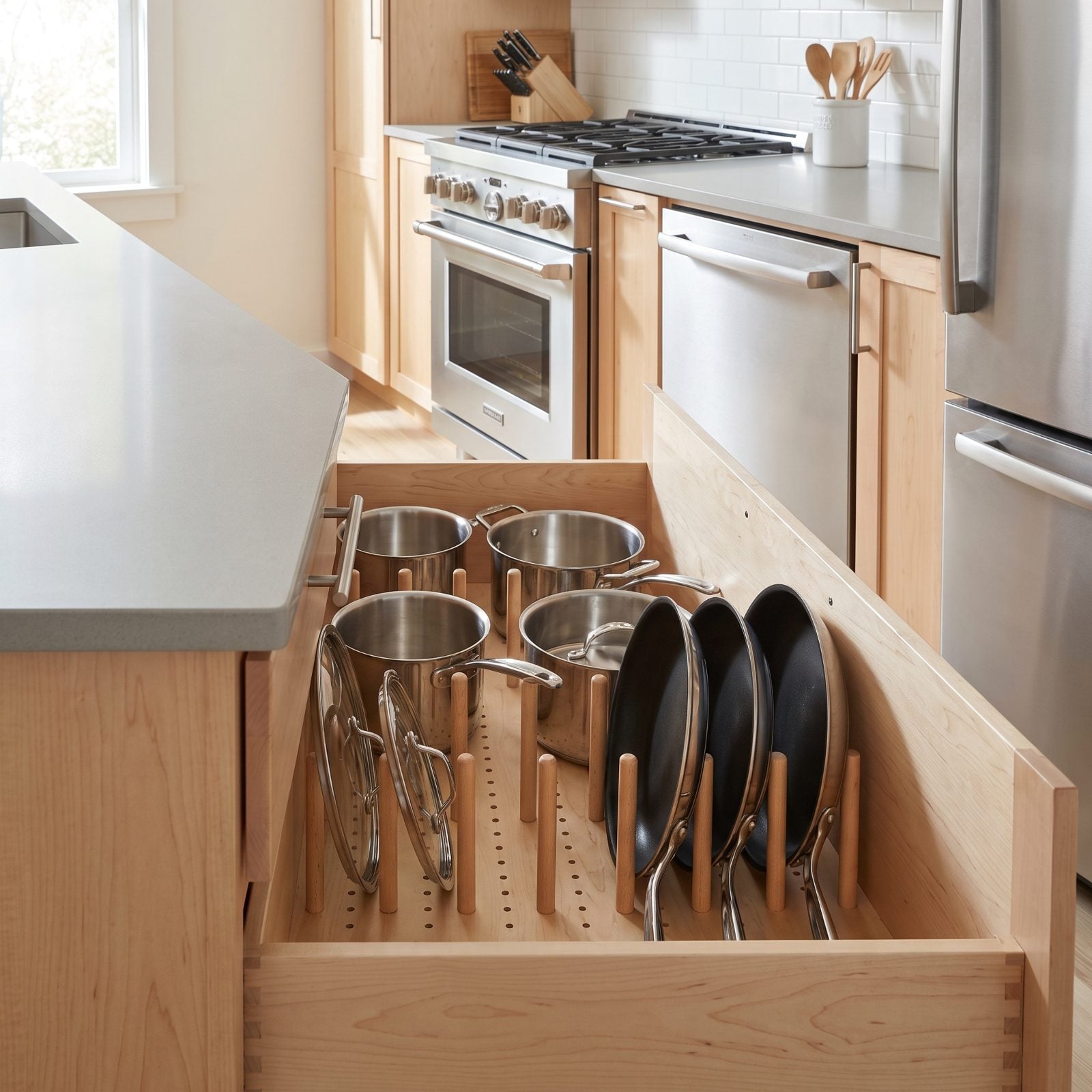 Deep Drawers That Retire the Hard-to-Reach Lower Cabinet