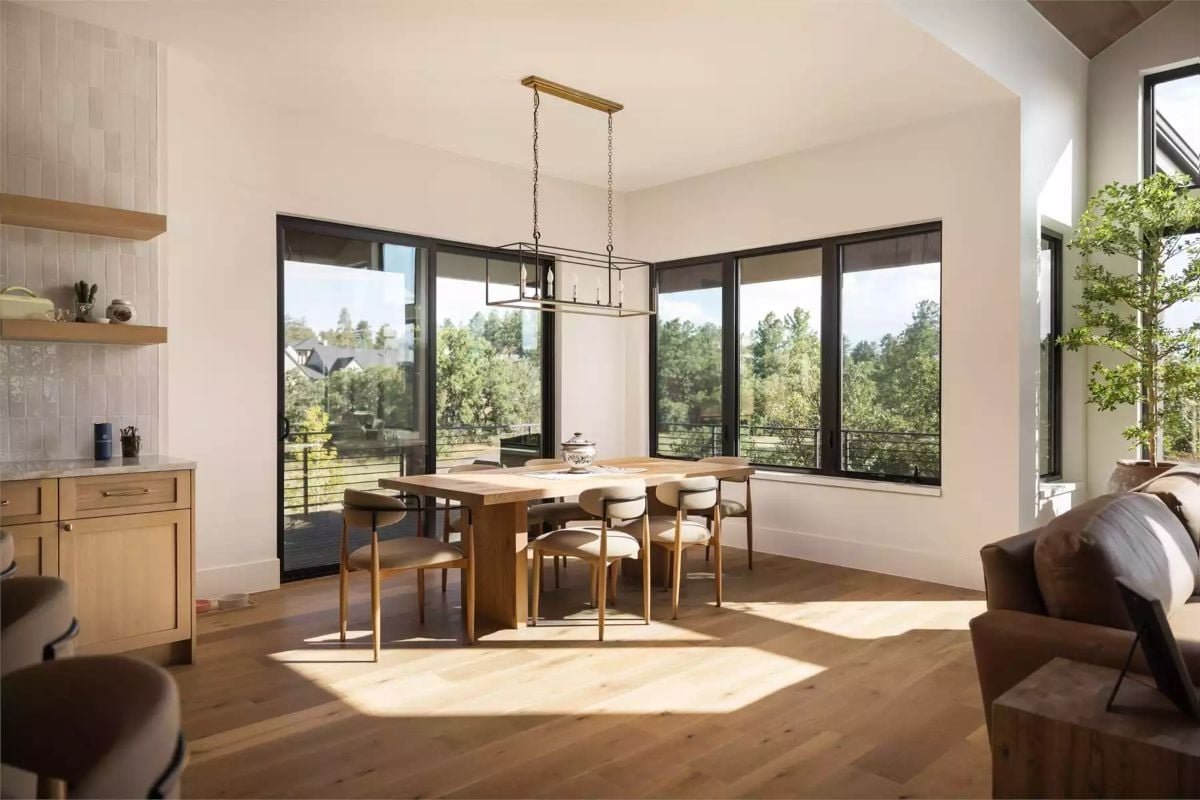 Brass, Black Frames, and Bare Oak Pull Off Something Rare in a Dining Room