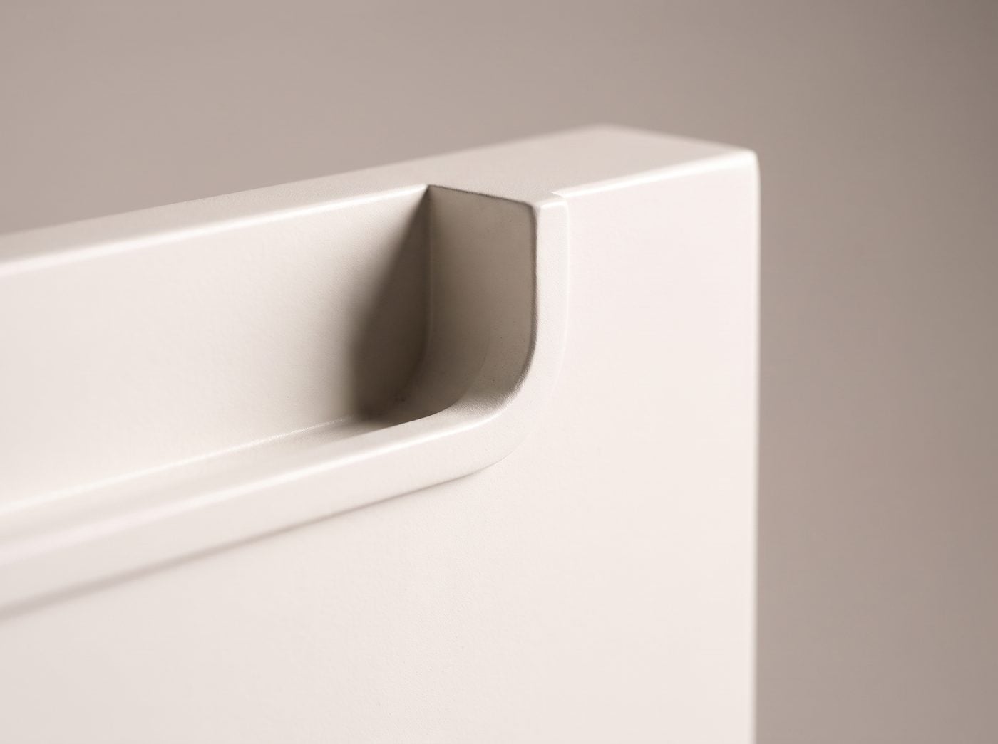 Integrated J-Pull detail: the J-shaped finger channel routed under the top edge.
