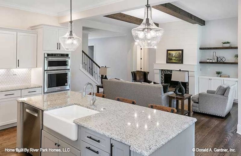 Farmhouse Sink on an Island Is a Flex Most Kitchens Can't Pull Off