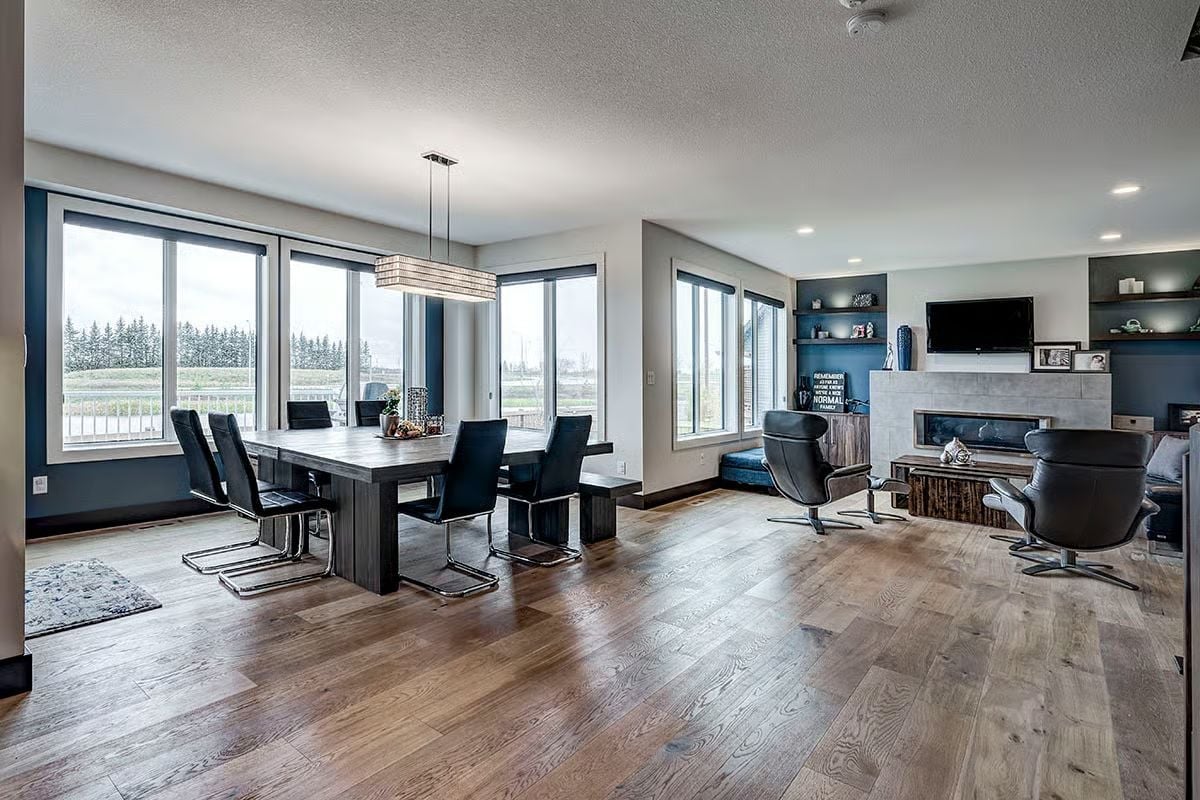 Hardwood, Black Cantilever Chairs, and Views That Do the Heavy Lifting