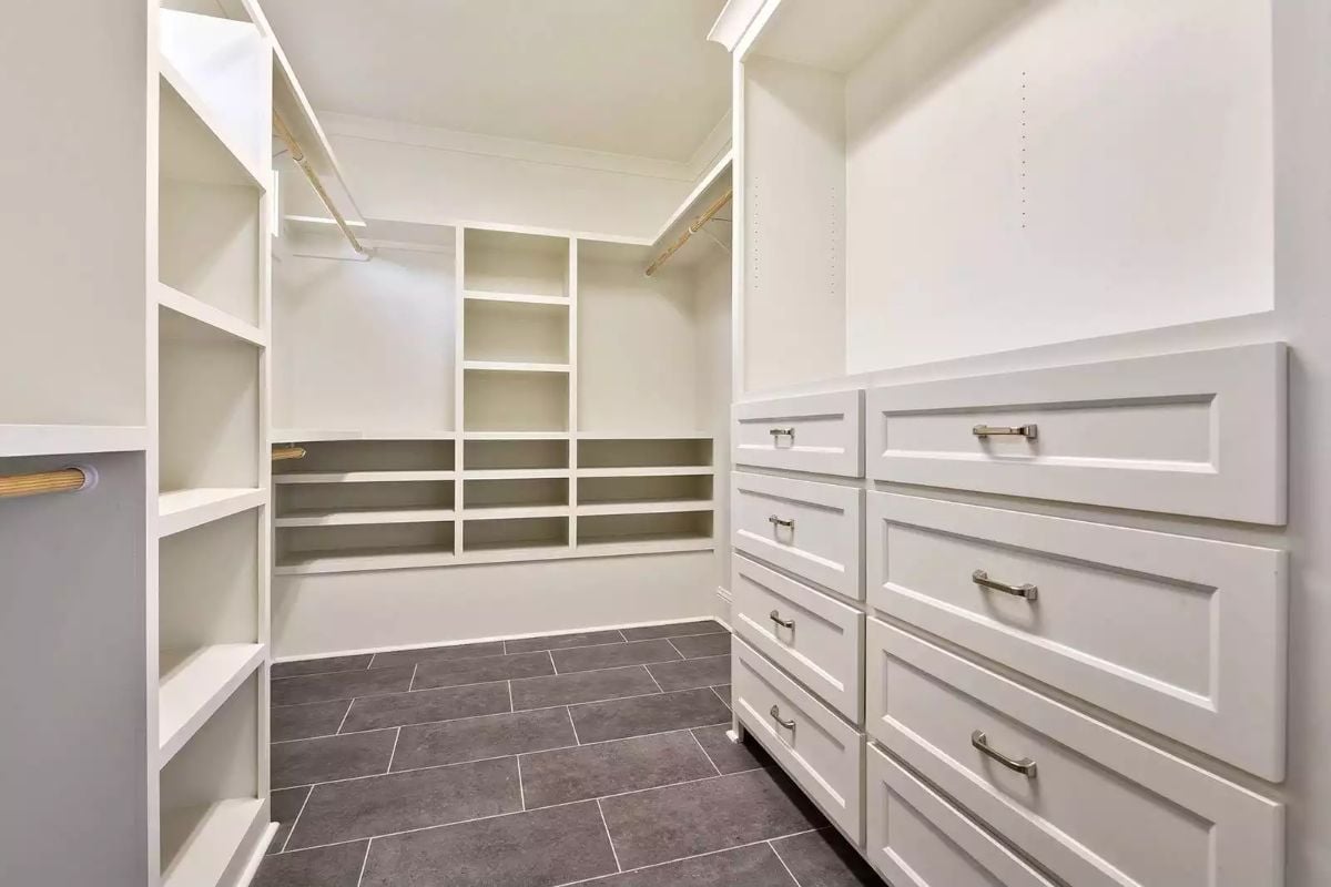 Walk-In Closet Storage That Actually Accounts for Shoes