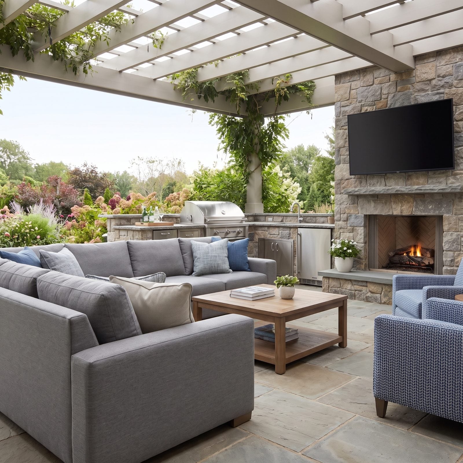 Outdoor Fabrics That Live Outside All Year