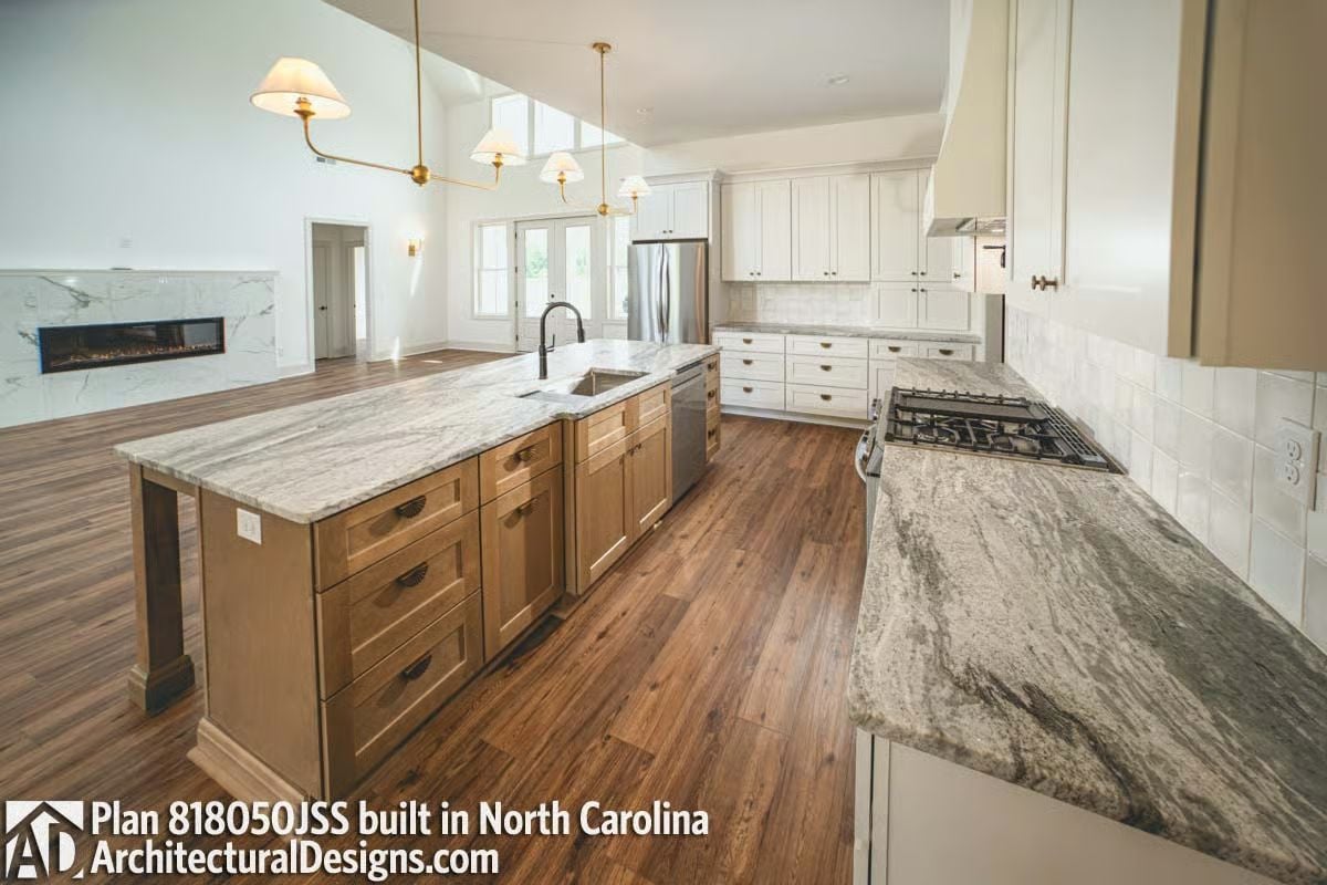 Granite Countertops Heavy Enough to Win an Argument About Kitchen Islands