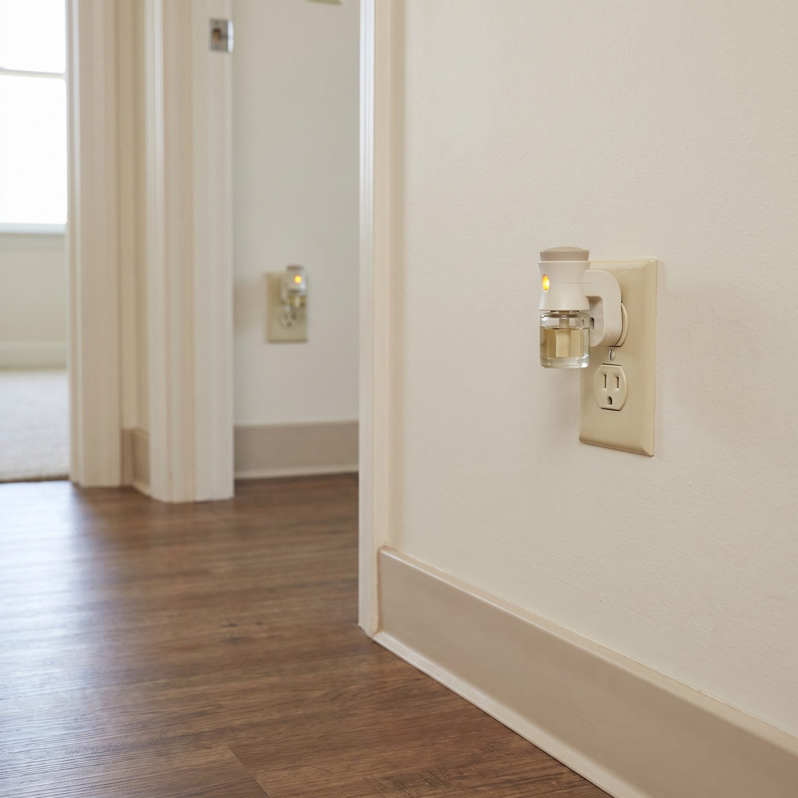 Plug-In Fragrances Operating in Several Rooms