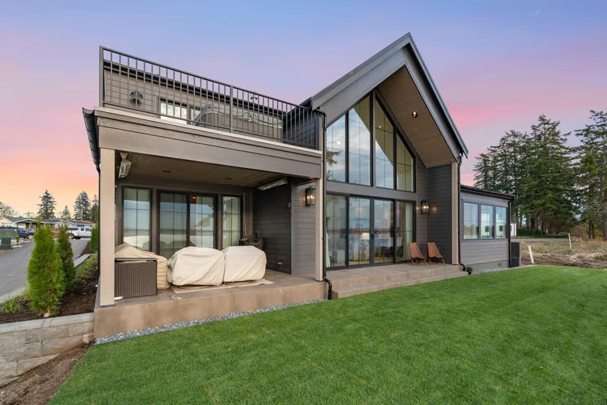 Rooftop Deck, Floor-to-Ceiling Glass, and a Backyard Built for Long Evenings