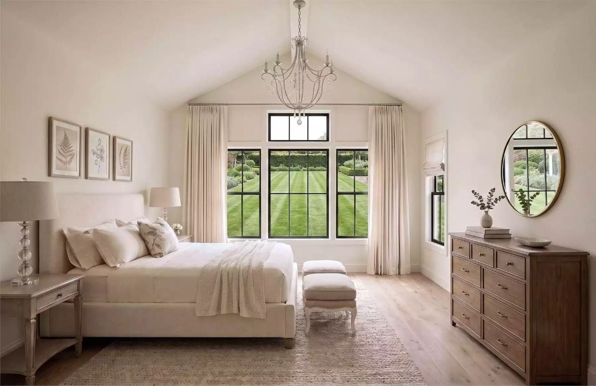 Vaulted Ceiling and Black-Frame Windows Do the Heavy Lifting Here