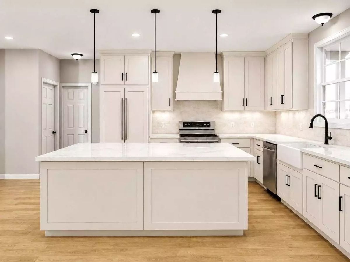Shaker Cabinets, a Farmhouse Sink, and Black Hardware That Ties It All Together