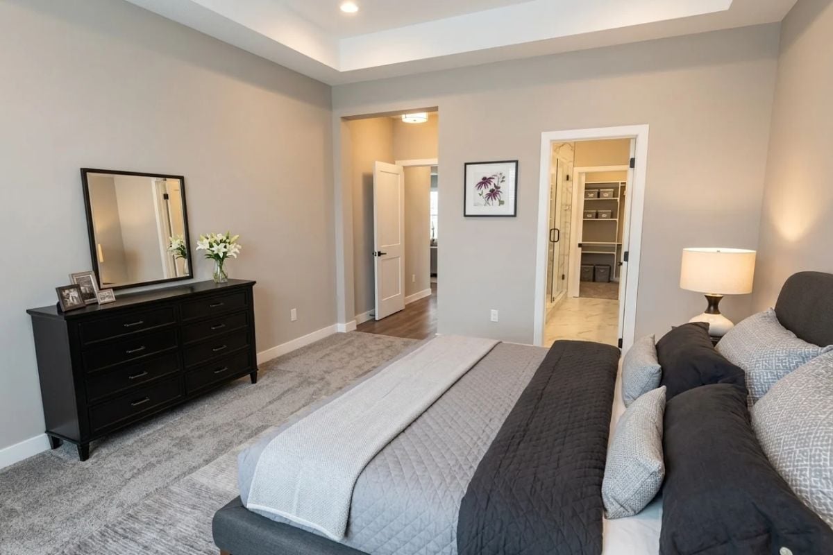 Carpet, Gray Walls, and a Walk-In Closet That Earns Its Place in a Primary Suite