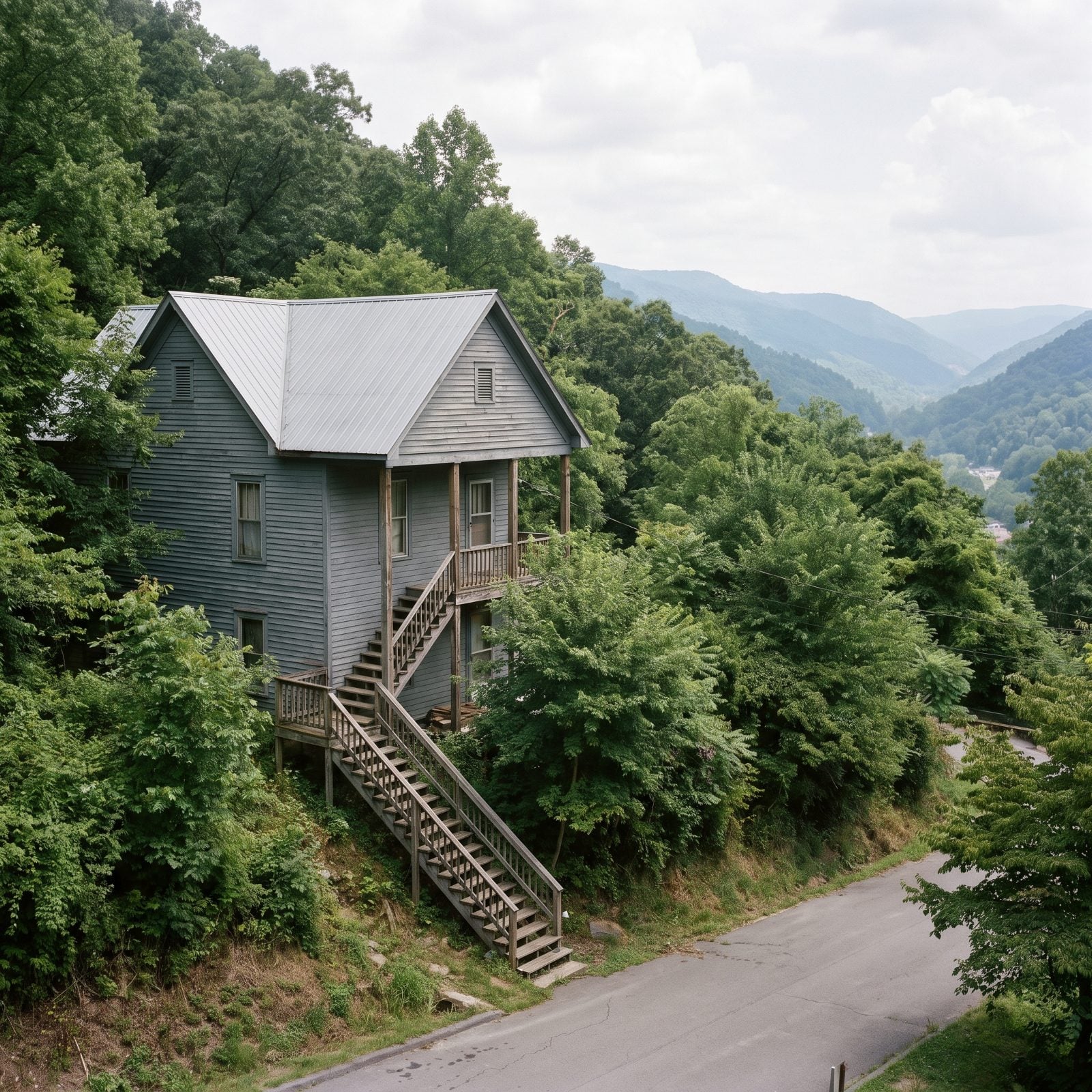 Welch, West Virginia, Steep-Slope Homes in the Coalfields